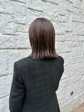 ラミ(L'ami) 大人フェミニン外ハネボブ/赤みのない透明感カラー