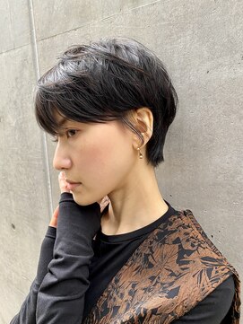 ハルキ ミナト ジャパン オオサカ(HARUKI MINATO japan OSAKA) 20代30代大人可愛いアッシュベージュショートカット耳掛け透明感