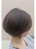 首が長く、あごラインがキレイに見えるマッシュショート