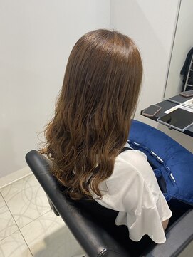 イルミ(iLUMi) iLUMi × ベージュカラー