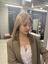 レイヤーカット冬カラーハイトーンブリーチカラーミルクティー