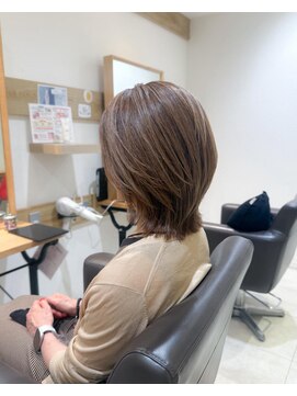 ミラバイケンジ 藤沢(Mira by KENJE) 白髪ぼかし細めハイライト30代40代50代セミディ