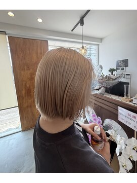 ネストバイオキニ(NEST BY OKINI) ハイトーンボブ