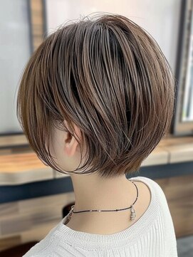 クラン(Chlan) 小顔ひし形ショート