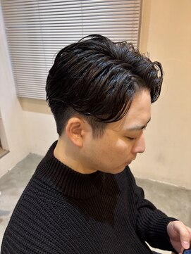 ソウスシア(SOURCE cia) メンズ刈り上げツーブロックルーズパーマ【佐藤和弥】