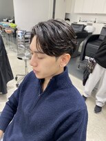 フィフス 栄(fifth)&nbsp;センターパートニュアンスパーマショートツーブロックメンズヘア