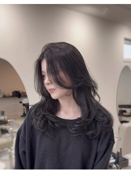 オルメ(olume)の写真/前髪と顔周りで小顔見せを実現！“印象を左右する前髪”にはミリ単位でこだわり美しい横顔に☆　