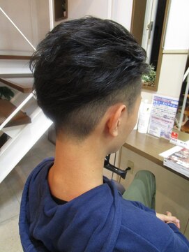コアフィールフィス(COIFFURE fils) パーマ風ツーブロック