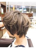 ハイトーングレージュ