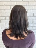 春のくすみグレイアッシュ!アンニュイな外ハネで大人の魅力を!