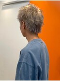 ホワイトベージュ　ブリーチカラー　メンズカット　ダメージレス