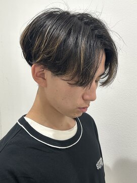 ヒュイル バイ ニアウ(Hwyl by Niau) メンズマッシュセンターパートスパイラルパーマニュアンスパーマ