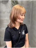 ハイトーン　ブロンド　顔周りレイヤー　ミディアムウルフ