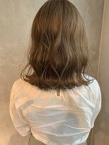 キチ(kichi.)&nbsp;[kichi.] ミルクティーベージュ×ミディアムロブ