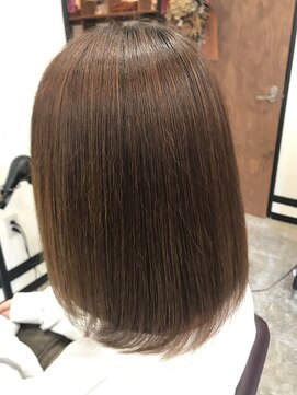 スナグル(snuggle) ミディアムボブ