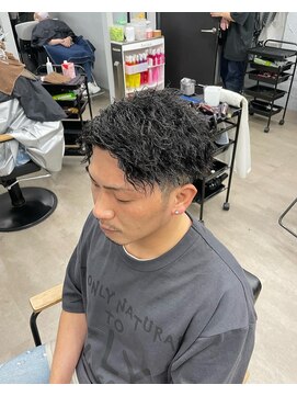 ワン(ONE) フェード＋ツイストパーマ