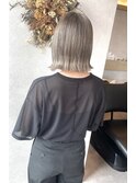 切りっぱなしボブ長め/ハイトーン