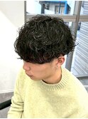 スペインカールスパイキーショートブルーブラックフェザーパーマ
