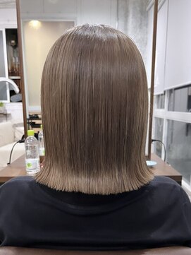 アオゾラヘアーカミノウラ(AOZORA HAIR kaminoura) ミルクティーベージュ 外ハネボブ ブリーチ ダブルカラー