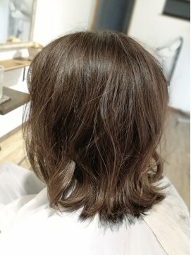 アンプヘアー(a.m.p hair) 外ハネグレージュで抜け感ボブ