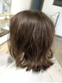 外ハネグレージュで抜け感ボブ