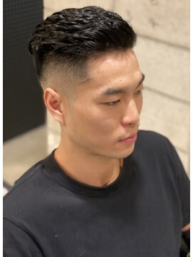 フランクスバーバー アンド ビアークラブ(FRANK'S BARBER and BEER CLUB) かき上げワイルドツーブロックショートレイヤー