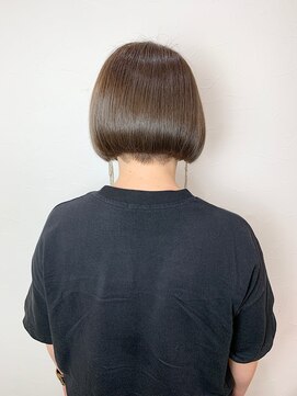 キャラ 池袋本店(CHARA) 刈り上げぱっつんミニボブトープグレージュ【キャラ池袋】