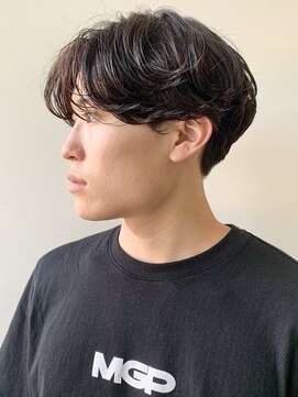 トレス(TRESS) センターパート　刈り上げ　　メンズパーマ　原宿　表参道　渋谷