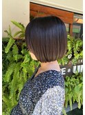 先を見据えたカットで叶う、産前も産後もキレイが続くミニボブ