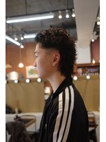 エディ(Edy)&nbsp;メンズウルフカットスパイキーショートスキンフェード眉毛カット