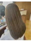 オリーブベージュ