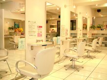 ヘア ポリッシュ 浦安店(Hair Polish)の雰囲気（大型店はちょっと苦手な方にお勧め！白を基調としたかわいい店内）