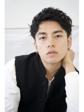 ワク(WAKU) 『WAKU』クセを活かしたかき上げベリーショート　アップバング