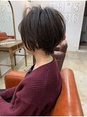 くびれ前下がり束感ショート