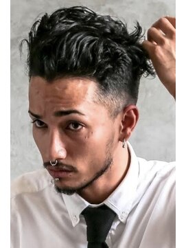 メリケンバーバーショップ フクオカ(MERICAN BARBERSHOP FUK) スキンフェードツイストスパイラルセンターパートサイドパート