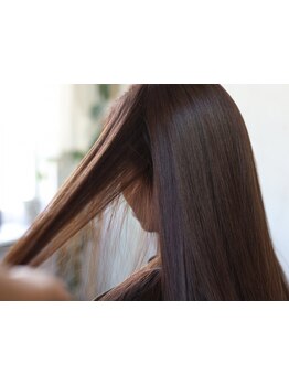 雨や湿気、汗にも強いChloeの万能ストレート☆艶やか且つ自然な仕上がりで今日の貴方ももっと笑顔に…*
