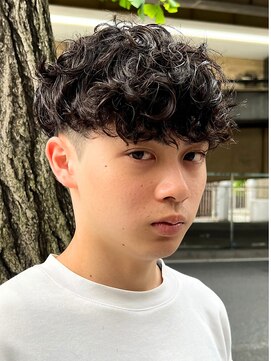 エルマーク 梅田(L-MARK) スペインカールスパイラルパーマツイストパーマフェード短髪