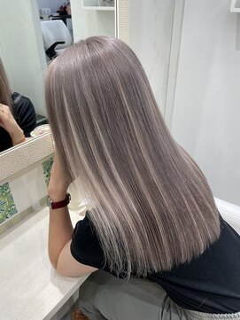 ラピス 池袋(Lapis) ホワイトグレー×シールハイライト