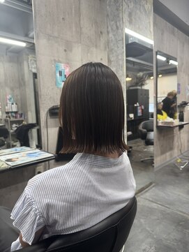 コワファースト長崎シャンプーボーイ 2nd(COIFF1RST 長崎 SHAMPOO BOY) ぱつっとボブ 外ハネボブ