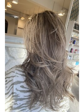 アンジュベイナハ (Ange Bay NAHA) レイヤーカット×ミルクティーベージュ