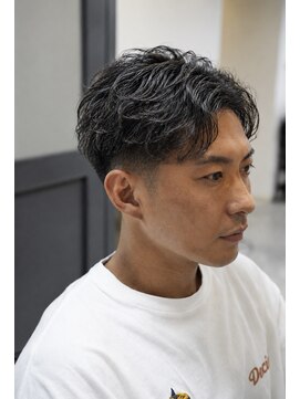 ルシードスタイルアートラッシュ(LUCIDO STYLE ARTRUSH) 大人フェザーパーマ×センターパート