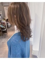 ミント 鳳(Mint.)&nbsp;20代30代アッシュグレージュミディアムウルフ伸ばしかけ抜け感