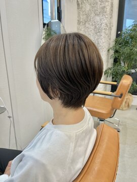 セム(sem) 上品ショートボブ白髪ぼかしハイライト髪質改善カラー