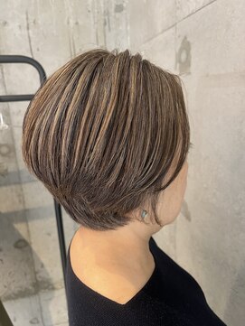 プラスシー(+C) ハイライトでグレージュショート！福岡脱白髪染め