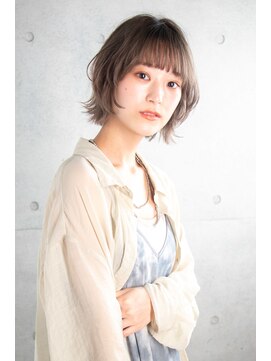 クロエ 梅田(Cloe) ペールベージュ×ウルフショート