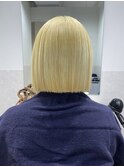 抜きっぱなしブロンドホワイトブロンドハイトーンボブ