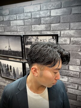 プラウド(PROUD) メンズセンターパートビジネスカジュアル毛流れスタイル 理容室