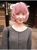 ピンクカラー　ペールピンク　薄色　ボブ　巻き髪　透明感
