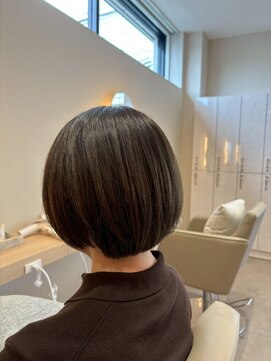 ルーチェココ ブラン(Lu'ce coco blanc) ミニウルフ艶感コンパクトボブ