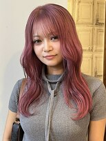 ロティー(loty)&nbsp;ピンクベージュ ブリーチ くびれ巻き 顔周り ハイトーン 20代